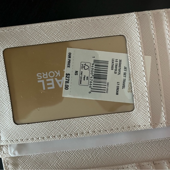 Michael Kors Wallet - Picture 2 of 3
